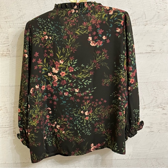 CeCe Women’s Floral Print Ruffled V-Neck Button Front Blouse - Picture 4 of 15